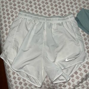 ❄️NIKE SHORTS NWOT❄️